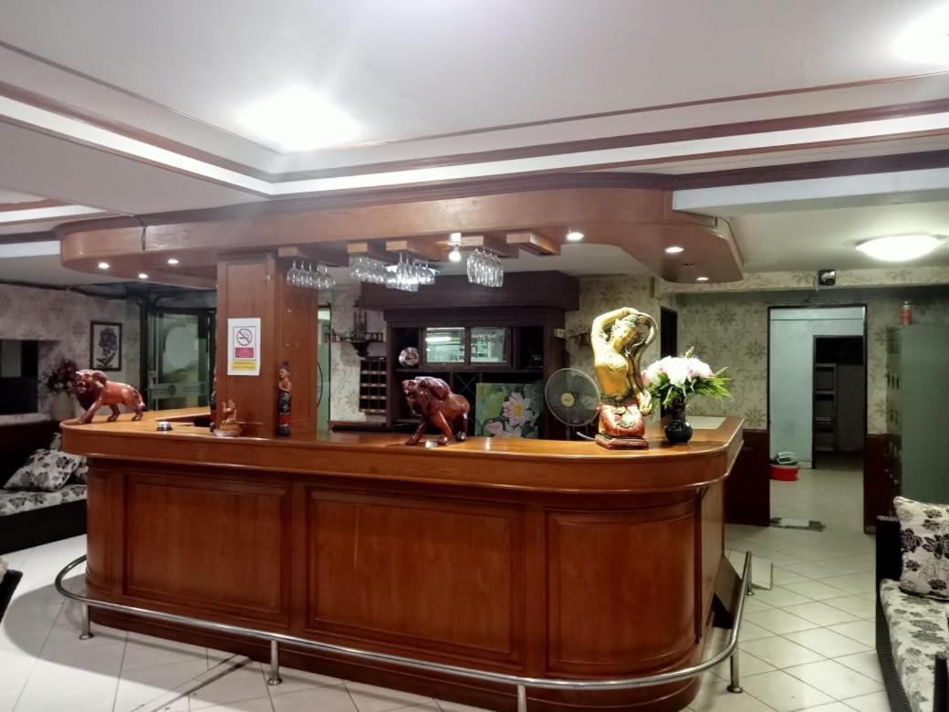 Kingfisher House And Bar Паттая Екстер'єр фото