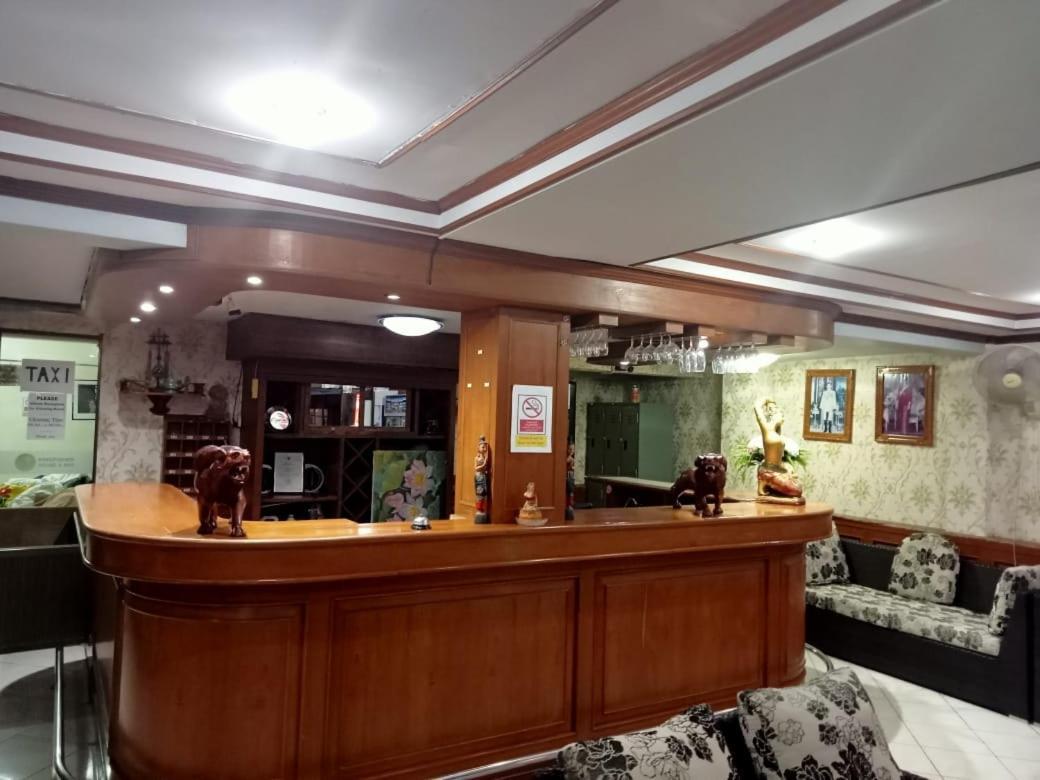 Kingfisher House And Bar Паттая Екстер'єр фото