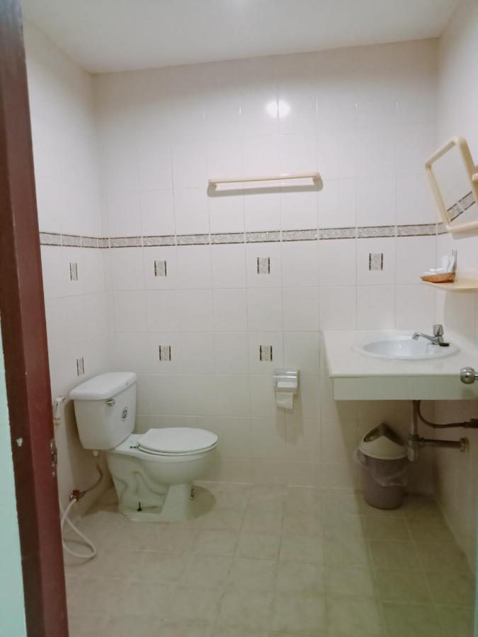 Kingfisher House And Bar Паттая Екстер'єр фото