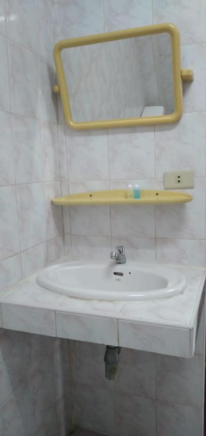 Kingfisher House And Bar Паттая Екстер'єр фото